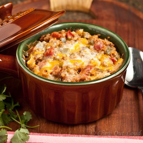 Mexican Pasta Bake: beef or turkey, taco seasoning, salsa, green pepper, seasoning, pasta, mexican blend cheese, sour cream Taco Ravioli, Mexican Pasta Bake, Animal Sayings, Easy Mexican Casserole, Corn Pancakes, Mexican Pasta, Mexican Rice Easy, Zucchini Corn, Healthy One Pot Meals