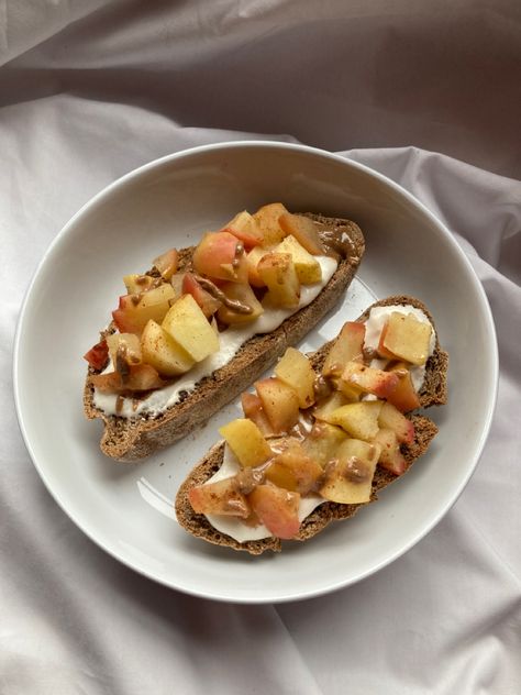 Yogurt On Toast, Yogurt Toast, Apple Toast, Apple Yogurt, Caramelized Apples, Sourdough Toast, Jam Toast, Caramelised Apples, Yogurt Breakfast