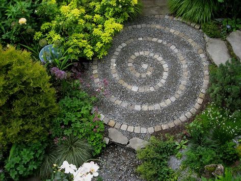 Hardscape Backyard, Labyrinth Garden, Circular Patio, Ideas For Small Yards, Backyard Ideas For Small Yards, Gravel Patio, Small Yards, Meditation Garden, Modern Garden Design