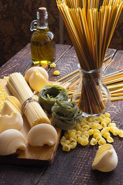 Raw Pasta, Ingredients Photography, Food Photography Composition, Pasta Bar, Food Art Photography, Food Gallery, Food Wallpaper, Food Concept, Pasta Shapes