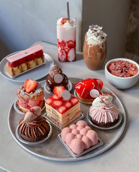 Luxurious Desserts, Kue Macaroon, Pretty Desserts, 귀여운 음식 그림, Pretty Dessert, Bakery Desserts, Food Drinks Dessert, Bakery Cafe, Cute Desserts