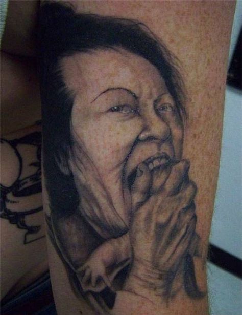 Nice... a woman eating a baby... Now that screams "Mother of the Year!" Tattoos Gone Wrong, Tattoo Mother, Kylie Jenner Piercings, Horrible Tattoos, Tattoo Fails, Bad Tattoos, Mother Daughter Tattoos, Funny Tattoos, Tattoos For Daughters