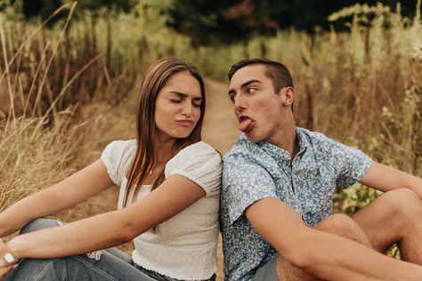 Teenage Brother Sister Photoshoot, Teenage Brother And Sister Photo Ideas, Sibling Senior Photos, Teenage Sibling Photos, Older Sibling Poses Two, Brother Sister Senior Pictures, Sibling Senior Pictures, Teenage Sibling Photoshoot, Brother And Sister Photo Ideas Older