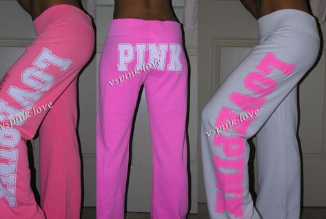 LOVE love LOVE pink sweats in the middle Y2k Vs Pink, Victoria Secret Pink Outfits, Vs Outfits, Love Pink Victoria Secret, Love Pink Clothes, Vs Pink Outfit, Vs Pink Sweatpants, Vs Pink Nation, Mcbling Fashion