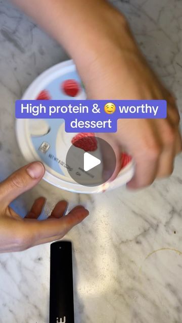 ᗰ ᗩ ᖇ ᒪ ᗩ 🔆 on Instagram: "This high protein dessert is so tasty! Here are some details: - When you’re finished, let this sit for about 15 min before serving. You can definitely eat it right away, but letting the powders soak into the whipped topping makes for a smoother finish - You can use any type of pudding powder mix. I’ve done banana and added chopped up bananas and graham crackers. There’s no limit to what you can do with this if you have a corresponding protein powder to go with it! In the banana I just used vanilla protein powder. - This can be kept in the freezer or the fridge! I personally prefer the fridge bc its more of a thick whipped pudding consistency, but in the freezer it will be more like ice cream!" Whipped Cream Protein Dessert, Protein Powder And Cool Whip, Protein Powder Whipped Cream, Protein Powder Cool Whip, Cool Whip And Protein Powder, Fairlife Pudding Recipe, Cool Whip Protein Powder Dessert, Add Protein Powder To Recipes, High Protein Cool Whip Dessert