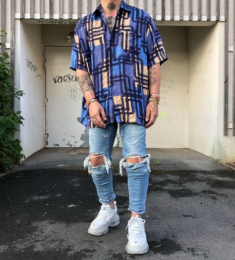 Triple S Outfit Men, Balenciaga Triple S Outfit Men, Balenciaga Triple S Outfit, Triple S Outfit, Mens Rave Outfits, Streetwear Ideas, Sharp Dressed Man, Destroyed Jeans, Men Summer