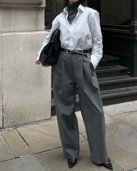 It’s giving corporate girlie but really I’m just here for all the layering tricks to stay warm 🙃 Outfit details Poloneck/turtleneck old @uniqloeurope Shirt @withnothingunderneath Trousers @cosstores Belt @dehanche__ Boots @massimodutti Bag @demellierlondon 🔗 to my outfits in my LTK Save this post to recreate later and follow @iamjessicafay for more minimal outfit ideas Layering Turtleneck Outfit, Turtleneck Shirt Outfit, Turtleneck Outfit Layering, Minimal Outfit Ideas, Layer Turtleneck, Corporate Girlie, Layered Turtleneck, Warm Outfit, Turtleneck Under