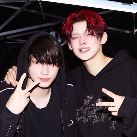 txt huening kai yeonjun icon Heuning Kai And Yeonjun, The Killa Txt, Huening Kai And Yeonjun, Yeonjun And Kai, Huening Kai Yeonjun, Bts And Txt, Yeonjun Icons, Emo Teen, Fav Artist