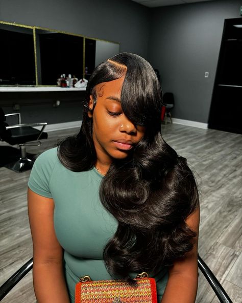 Fyeeeee🔥Love the amazing sew in from stylist @_tizzightt ❣️   Follow @bombtress_hair for more hair ideas🤩  More bundles, more volume❣️  . . . . . . . . . . . . #explore #hairgoals #hairtrends #hairweaves #sidepartsewin #blackhairmag #naturalhairstyle #weaveologist #hairgoals #bundlesdeals #bundlesforsale #unprocessedhair #quickweave #hairbundles #bodywavebundles  #bodywavehair #virginbundles #gluelessinstall #sewinweave #traditionalsewin #naturalsewin #sewins #bodywavewigs #leaveoutsewin Cosplay Hairstyles, Hair Frontal, Black Ponytail Hairstyles, Birthday Hairstyles, Quick Weave Hairstyles, Frontal Hairstyles, Hot Hair Styles, Hair Laid, Dope Hairstyles