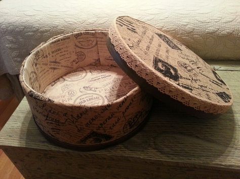 Burlap covered cheese box Cheese Box Ideas, Cheese Boxes, Spring Market, Shaker Boxes, Cheese Box, Box Crafts, Country Decor Rustic, Sewing Kits, Repurposed Items