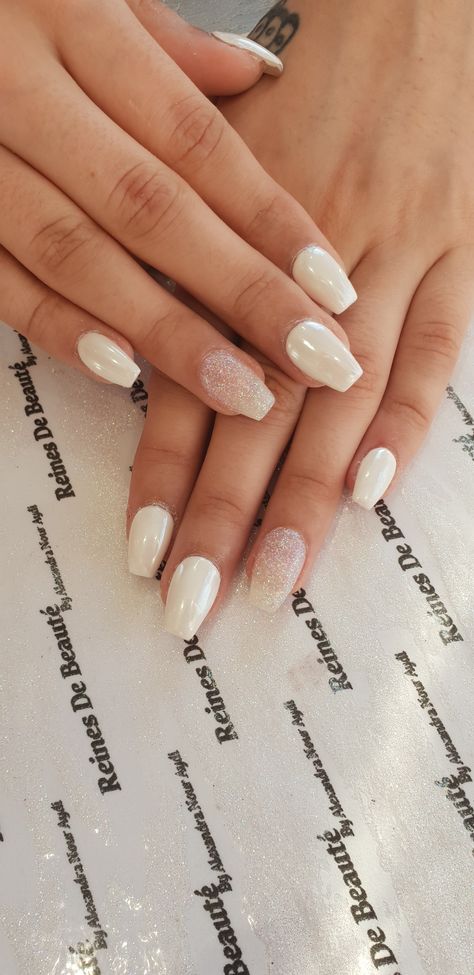 Simple Wedding Nails For Bride Coffin, Ongles Blanc Laiteux Nail Art, Nail Blanc, Acrylic Nails Light Blue, Nail Art Blanc, Natural Looking Acrylic Nails, Baby Blue Acrylic Nails, Light Pink Acrylic Nails, Pastel Pink Nails