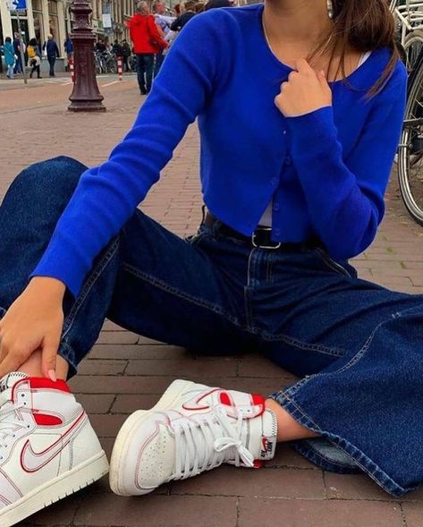 Blue Crop Top Outfit, Cobalt Blue Outfit, Tokyo Street Fashion, Style Indie, 90s Outfit, Top Outfit, Blue Crop Tops, Crop Top Outfits, Outfit Aesthetic