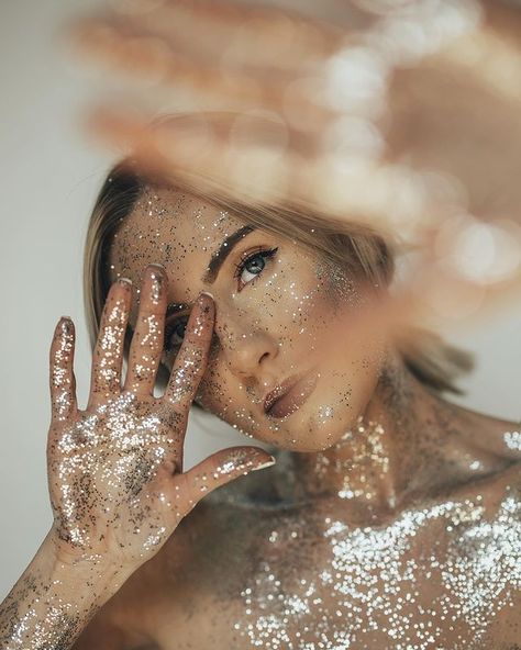 KYLIE KATICH (@kyliekatich) • Instagram photos and videos Kylie Katich, Glitter Photo Shoots, Skin Consultation, New Year Photoshoot, Glitter Photography, Artsy Photos, Photographie Portrait Inspiration, Creative Photoshoot Ideas, Glam Photoshoot