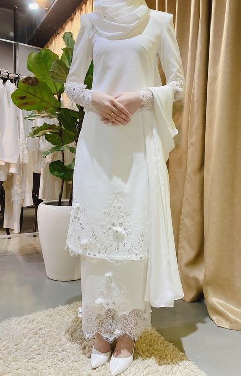 Malay Wedding Dress, Wedding Hijab Styles, Muslim Wedding Gown, Nikah Outfit, Baju Kahwin, Muslimah Wedding Dress, Nikah Dress, Muslimah Wedding, Bride Dress Simple