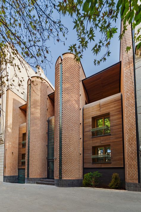 Narrow Alley, Architecture Art Nouveau, Brick Detail, Brick Architecture, Brick Facade, Design Exterior, Brick Design, Brick Building, House Renovation