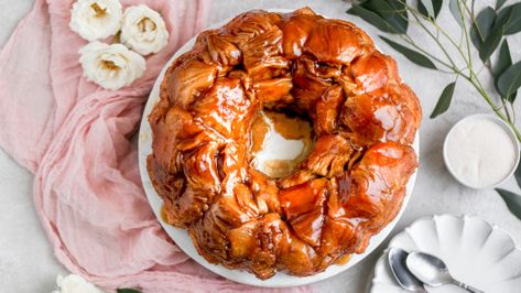 Wow wow wow. Clearly, USC alums can cook ;) Loving this easy, simple and oh so delicious and gluttonous treat! This calls for a bundt pan but Ive successfully cut the recipe in a third and used a loaf pan. Monkey Bread Pioneer Woman, Pioneer Woman Monkey Bread Recipe, Woman Cooking, Monkey Bread Recipe, Wow Wow Wow, Pumpkin Cinnamon Rolls, Unique Breakfasts, Cheese Sticks, Best Cheese