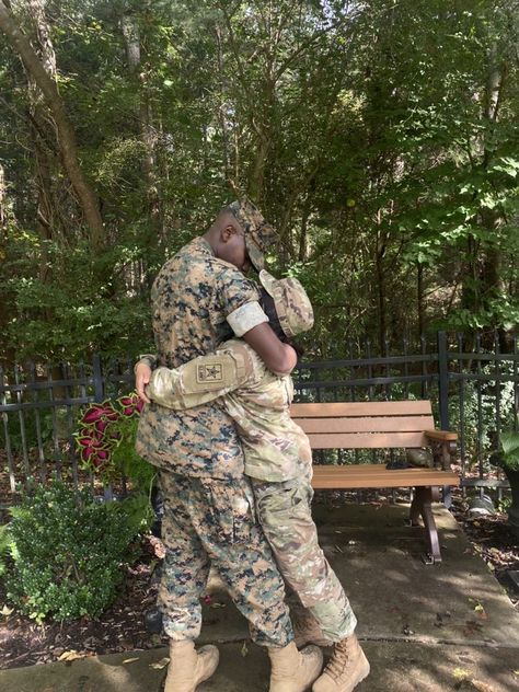 Dual Military Couple Pictures, Military Couple Aesthetic, Army Couple Photography, Military Couple Pictures, Future Manifestation, Military Couple, Military Relationships, Dream Relationship, Military Couples