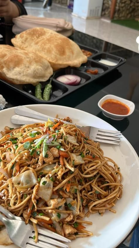 Indian Aesthetic Food, Chole Bhature Snap, Indian Noodles, Noodles Aesthetic, Chole Bhature, Eating Food Funny, Food Captions, Vegetarian Snacks Recipes, Tasty Recipes Videos