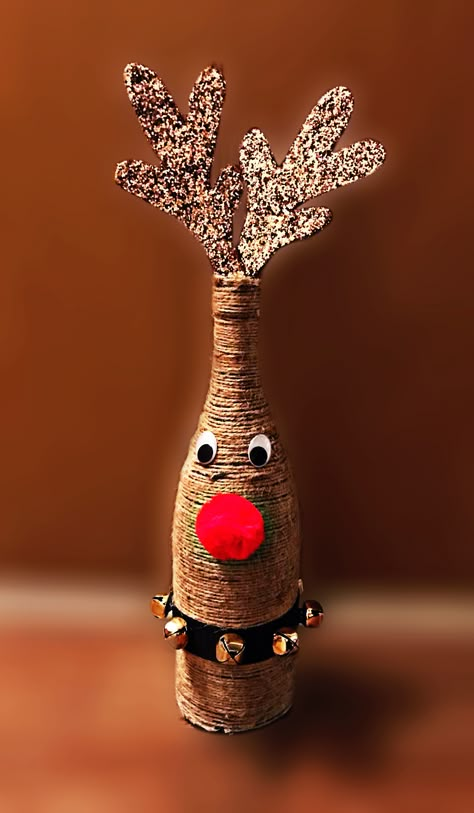 Wine Bottle Reindeer Diy, Twine Wine Bottles Diy, Wine Bottle Crafts Diy, Christmas Wine Bottle Crafts, Christmas Wine Bottles Diy, Christmas Wine Bottle Crafts Diy, Reindeer Wine Bottle, Holiday Wine Bottle Crafts, Christmas Bottles