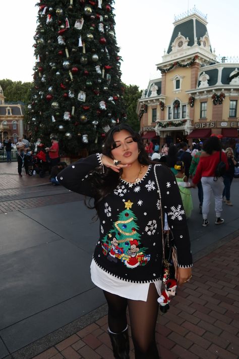 Christmas outfit idea for Disneyland Disney Christmas Outfits Women, Disney World Winter Outfits, Winter Disneyland Outfit, Christmas Disney Outfits, Disneyland Christmas Outfit, Disneyland 2024, Christmas At Disney World, Disney Christmas Outfits, Disneyland Trip Planning