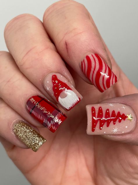 Gnome Nails, Nails Navidad, Christmas Manicures, Winter Nail Art Designs, Holiday Nail Designs, Cute Christmas Nails, Christmas Gel Nails, Christmas Nail Art Designs, Holiday Nail Art