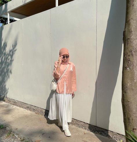 on instagram by : kak @juniaarf #ootd #selebgram #kekinian Peach Clothes, Peach Colour, Fashion Hijab, Outfit Hijab, Ootd Hijab, Art Beautiful, Mix And Match, Color Palette, Anime Art