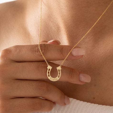 Gold Horseshoe Necklace For Formal Occasions, Gold Engraved Horseshoe Jewelry, Classic Horseshoe Gold Necklace, Engraved Horseshoe Jewelry Gift, Engraved Horseshoe Jewelry For Gift, Horseshoe Shaped Engraved Jewelry Gift, Gold Horseshoe Charm Necklace As Gift, Personalized Silver Horseshoe Jewelry, Gold Horseshoe Charm Necklaces As Gift