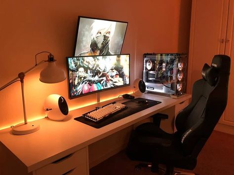 ⭐️Do you like stacked monitors??🔥❤⭐️ Tag your fellow gamers🎮 - 🔥Follow @setup.freakz 🔥 🔥Follow @setup.freakz 🔥 🔥Follow @setup.freakz 🔥 -… Gaming Computer Room, Monitor Setup, Gamer Bedroom, Building Relationships, Desk Inspiration, Rich Home, Desk Makeover, European Home Decor, Travel Company