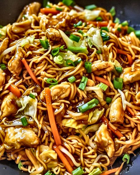 Savor the flavors of Chicken Chow Mein with the ultimate sauce! Quick, easy, and delicious, perfect for a weeknight dinner. #QuickMeals #AsianCuisine #EasyRecipes #ChickenChowMein #DinnerIdeas Pioneer Woman Chow Mein, Chicken Chow Mein Recipe Old Fashioned, Chow Mein With Rice, Chow Mein Sauce Recipe, Chow Mein Recipes, Chow Mein Sauce, Grad Food, Pork Chow Mein, Chicken Chow Mein Recipe