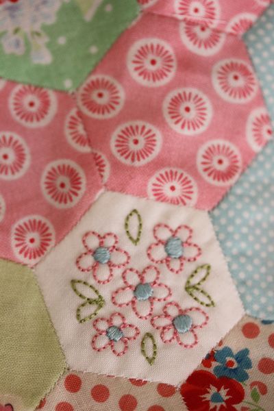 Embroidered Hexies, Hex Quilt, Hexi Quilt, Dainty Embroidery, Sweet Embroidery, Hexie Quilts, Quilt Embroidery, Hexagon Patchwork, Hexagon Quilts