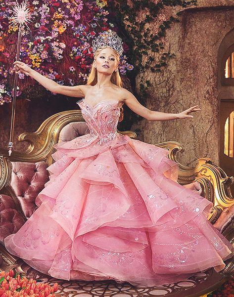 Glinda Aesthetic, Glinda Upland, Galinda Upland, Ariana Grande Wicked, Glinda Costume, Wicked Glinda, Wicked Movie, Elphaba And Glinda, Wicked Costumes