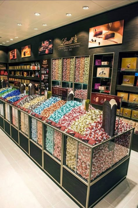 Dry Fruits Shop Interior Design, Candy Store Aesthetic, Candy Shop Aesthetic, Cupcake Recipes Uk, Chocolate Store Design, Candy Scoop, Candy Store Display, Chocolate Store, Candy Room