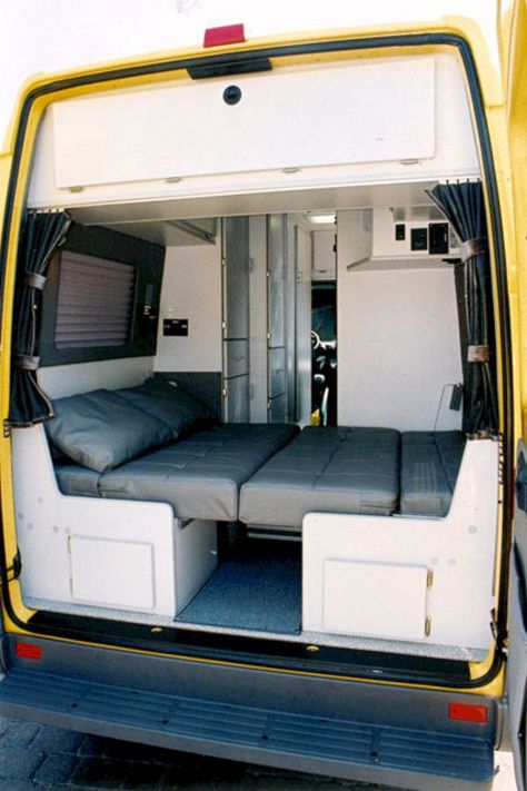 24 Modern Interior Ideas For RVs & Campers (With Pictures) Kangoo Camper, Best Campervan, Custom Camper Vans, Kombi Motorhome, Sprinter Van Conversion, Kombi Home, Custom Campers, Van Conversion Interior, Sprinter Camper