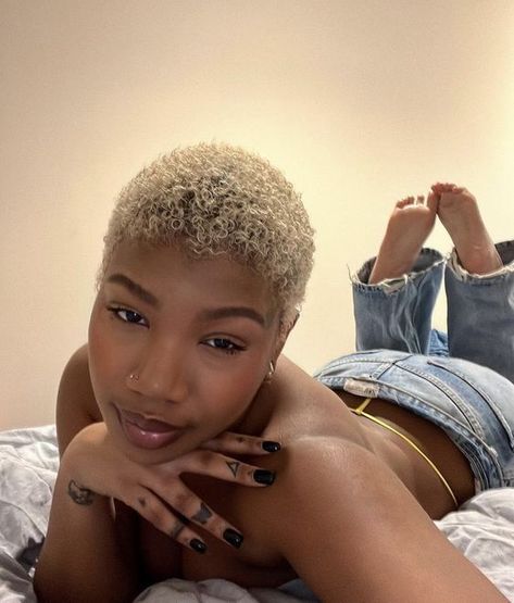 Rat Tail Haircut Women Black, Shaved Natural Hair, Blonde Twa, Head Hairstyles, 2000s Photoshoot, Big Chop Natural Hair, Twa Styles, Short Dyed Hair, Buzz Cut Hairstyles