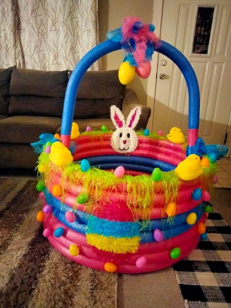 Pool Easter Basket, String Easter Basket, Giant Easter Basket, Diy Easter Basket Ideas, Diy Easter Baskets, Creative Valentines Day Ideas, Easter Crafts Dollar Store, Diy Easter Basket, Egg Costume