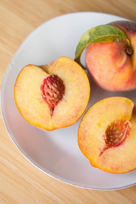 I'll plant my seed in your peach only after I peel it apart eating it. Easy Snacks For Party, Easy Snacks Ideas, Snacks Ideas For Kids, Heart Kitchen, Snacks For Party, Perfect Peach, Snacks Ideas, Peach Fruit, Fruit Photography