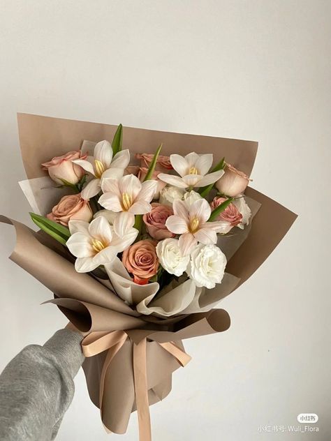 Gorgeous Bouquet Of Flowers, Different Kinds Of Bouquets, Floral Arrangements Bouquet, May Flowers Bouquet, Flower Bouquet Styles, Aesthetic Floral Arrangements, Flower Arrangement Bouquet, Classy Flower Bouquet, Thank You Flowers Bouquet