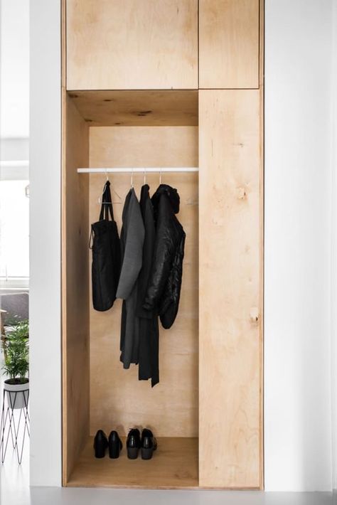 HOW TO - Designing perfect mudroom - Darren James Interiors Decoration Hall, Vstupná Hala, Plywood Interior, Built In Cupboards, Rolling Door, 아파트 인테리어, Storage Mirror, Plywood Furniture, Bedroom Wardrobe