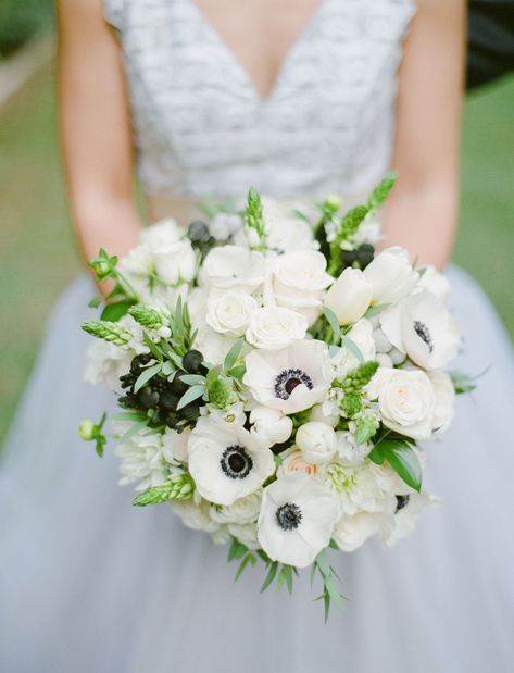 Anemone Bouquets, Anemone Bridal Bouquet, Ranunculus Wedding Bouquet, Plant Reference, Ranunculus Wedding, September Wedding Flowers, Anemone Bouquet, Spring Wedding Bouquet, Modern Wedding Flowers