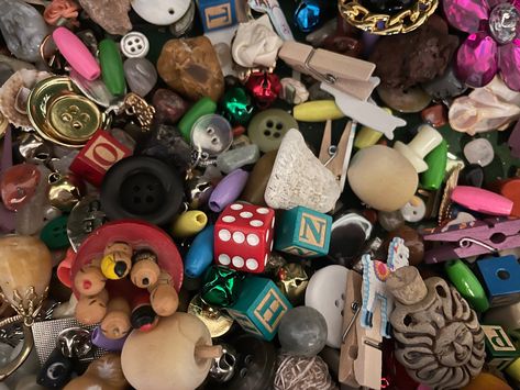 Crow Shiny Things, Box Of Trinkets, Found Treasure, Crowcore Trinkets, Crow Treasure, Odd Trinkets, Crow Trinkets, Crow Confetti, Trinket Aesthetic