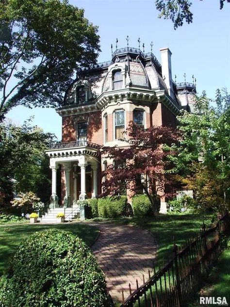 Second Empire House, Empire House, Quincy Illinois, Victorian Style Homes, Victorian Architecture, Architecture Design Concept, Victorian House, Historic District, Dream Houses