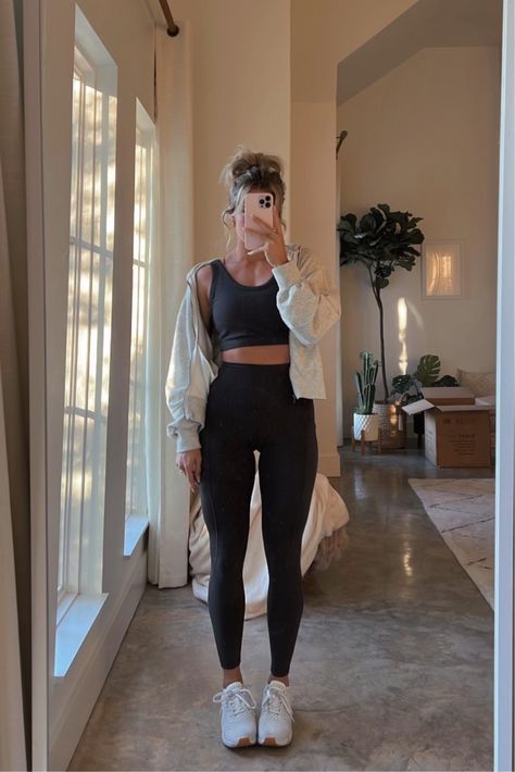 Athletic Chic, Modest Gym Outfit, Sports Leggings Black, Cute Workout Outfits, Cute Gym Outfits, Gym Clothes Women, Look Short, Active Outfits, Legging Outfits