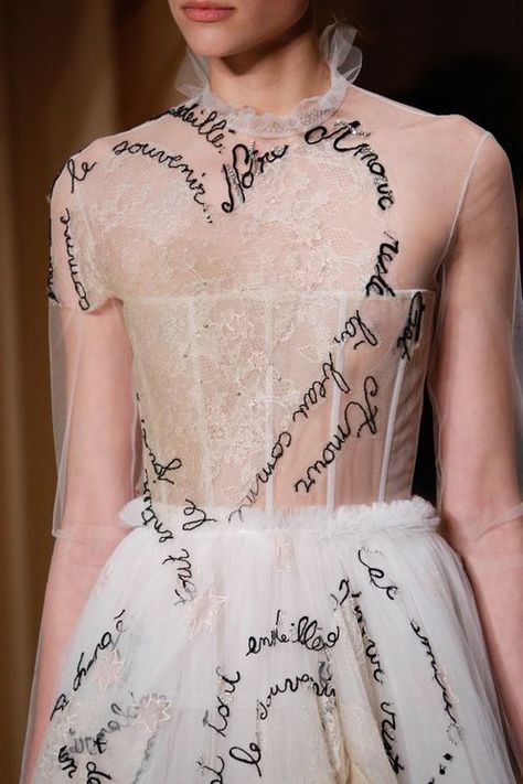 Haute Couture Details, Mode Editorials, Valentino Haute Couture, Collection Couture, Estilo Hippie, Couture Details, 2018 Fashion, Dress Inspiration, Best Wedding Dresses