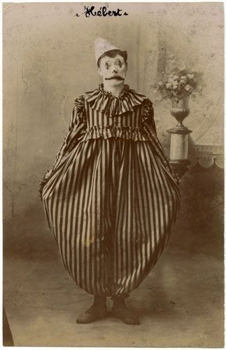 Vintage Clown Pictures, Vintage Clowns Aesthetic, 19th Century Circus, Vintage Clown Photography, 1950s Circus Costume, Clara Bow Clown, Circus Old Photos, Old Circus Photos, Clowns Through The Years