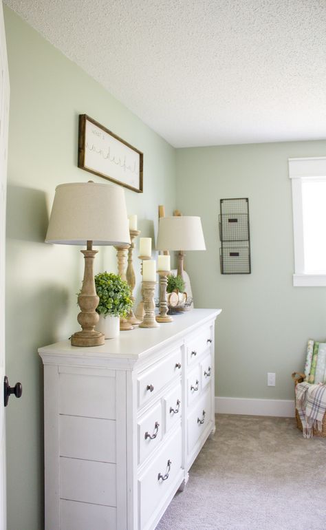 Light Green Rooms, Green Bedroom Colors, Green Bedroom Paint, Green Room Colors, Light Green Bedrooms, Green And White Bedroom, Light Green Paint, Green Bedroom Walls, Light Green Walls