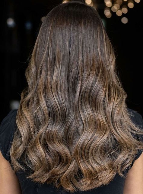 Chestnut Ash Brown, Ash Brown Hair Balayage, In Haircuts, Women In Dubai, Honey Brown Hair, Ash Brown Hair, Brown Hair With Blonde Highlights, Hair Color Light Brown, Brown Hair Balayage