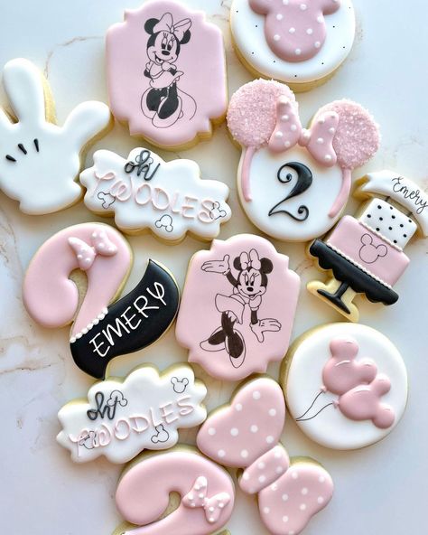 Chelsea Hill | Cookie Artist on Instagram: “Oh Twodles!! This is already one of my most requested themes this year. Love me some Disney cookies 💕” Minnie Mouse Oh Twodles Cookies, Oh Toodles Cookies, Minnie And Mickey Cookies, Minnie Mouse 2nd Birthday Cookies, Oh Twodles Birthday Girl Cookies, Minnie Mouse Royal Icing Cookies, Oh Twodles Birthday Cookies, Twodles Cookies, Minnie Mouse Cookies 2nd Birthday