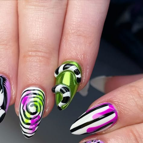 𝐉𝐚𝐬𝐦𝐢𝐧𝐞 on Instagram: "had to remind yall i can handpaint things still… !!! 🥵🥵🥵 BEETLEJUICE 💚💜 😍 
.
.
.
.
#beetlejuice beetlejuice nails #beetlejuicenails #sandworm #halloweennails Halloween nails Halloween nail art #beetlejuicenailart" Neon Short Nails Designs, Bettle Juice Nail Ideas, Beetlejuice Nail Designs, Bettle Juice Nails Art, Beetlejuice Nail Art Short, Beetle Juice Nails, Beetlejuice Nail Art, Halloween Nail Designs Beetlejuice, Beetlejuice Nails