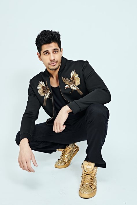 Siddharth Malhotra, Men Costumes, Wedding Kurta For Men, What Is Life, Wedding Dresses Men Indian, Carnival Dress, Blazer Outfits Men, Sidharth Malhotra, Gents Kurta