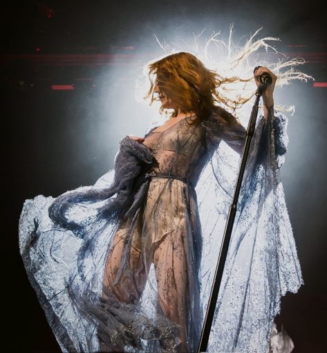 Florence And The Machine Outfits, Florence Welch Wallpaper, Florence Welch Aesthetic, Florence Welsh, Florence Welch Style, Dance Fever, Rod Laver Arena, Rod Laver, Florence And The Machine